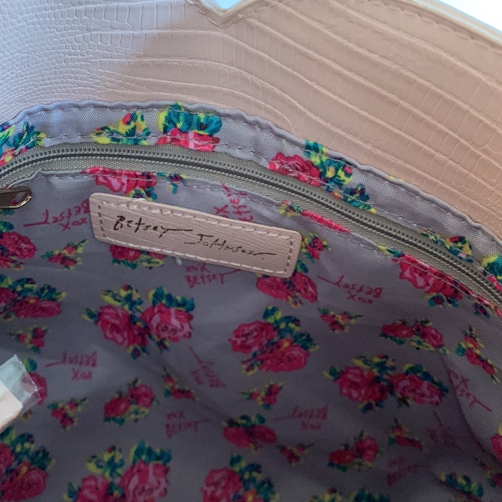 BETSY JOHNSON.Croc embossed pink faux leather structured shoulder bag w/… - Picture 12 of 15